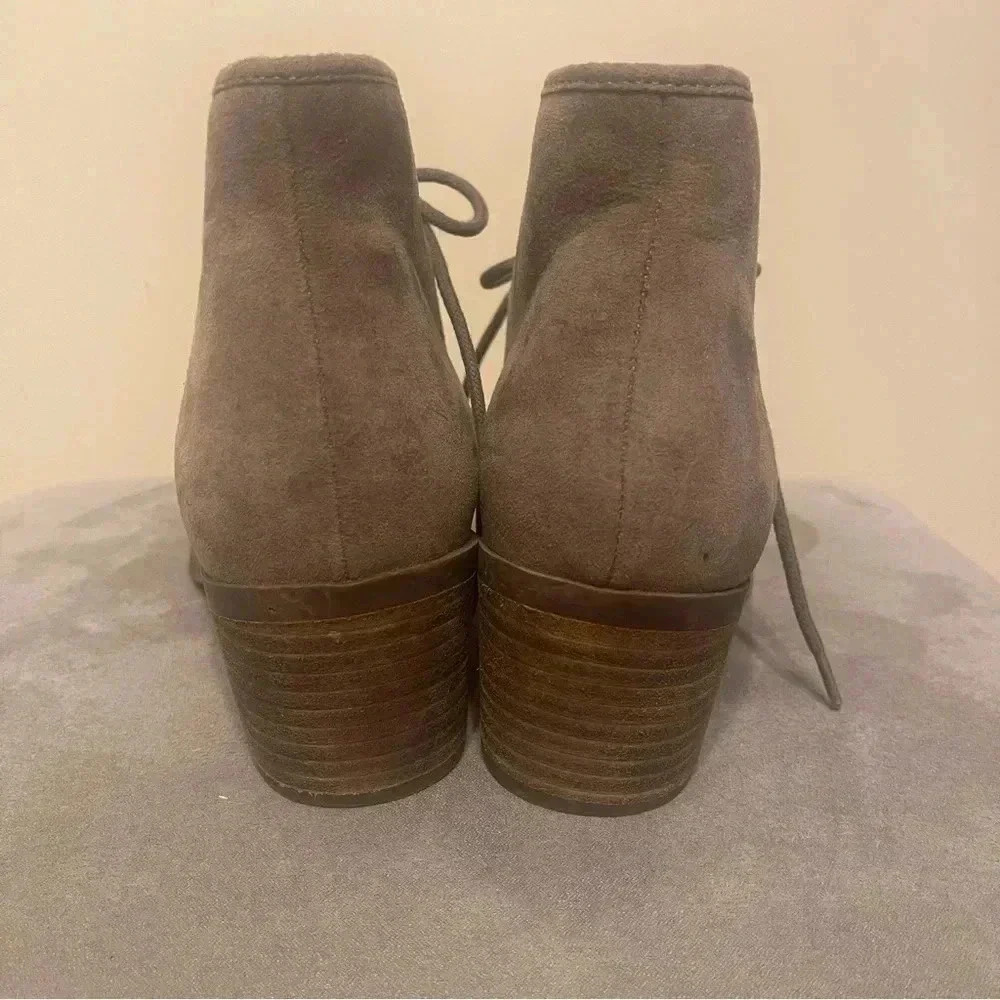 CARLOS SANTANA GRAHAM LACE UP FAUX SUEDE TAUPE BOOTIES SIZE 8M - Picture 6 of 11